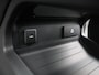 Land Rover Defender 110 2.0 P300e 110 Sedona Edition | Elektrische trekhaak | Urban achterspoiler | Spatlappen | Cold Climate Pack | Sedona Red Pack