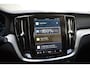 Volvo V60 T6 350PK AWD Ultra Dark / Navigatie / Adaptieve Cruisecontrol / Elektrische Stoelen / Harman Kardon / LM Velgen / Trekhaak /