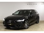 Volvo V60 T6 350PK AWD Ultra Dark / Navigatie / Adaptieve Cruisecontrol / Elektrische Stoelen / Harman Kardon / LM Velgen / Trekhaak /