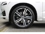 Volvo XC60 Recharge T6 AWD R-Design | Schuif/kanteldak | Blis | 21" LMV | Camera | Draadloze telefoonlader \ Styling kit