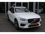 Volvo XC60 Recharge T6 AWD R-Design | Schuif/kanteldak | Blis | 21" LMV | Camera | Draadloze telefoonlader \ Styling kit
