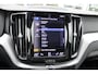 Volvo XC60 Recharge T6 AWD R-Design | Schuif/kanteldak | Blis | 21" LMV | Camera | Draadloze telefoonlader \ Styling kit