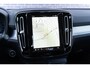 Volvo XC40 B4 Plus Dark | Google Maps | Trekhaak | Verwarmbare voorruit | Geheugen best. stoel | Adaptive Cruise | Stoel-/stuurverwarming | Keyless entry
