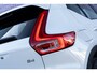Volvo XC40 B4 Plus Dark | Google Maps | Trekhaak | Verwarmbare voorruit | Geheugen best. stoel | Adaptive Cruise | Stoel-/stuurverwarming | Keyless entry