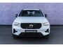 Volvo XC40 B4 Plus Dark | Google Maps | Trekhaak | Verwarmbare voorruit | Geheugen best. stoel | Adaptive Cruise | Stoel-/stuurverwarming | Keyless entry