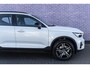 Volvo XC40 B4 Plus Dark | Google Maps | Trekhaak | Verwarmbare voorruit | Geheugen best. stoel | Adaptive Cruise | Stoel-/stuurverwarming | Keyless entry