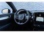 Volvo XC40 B4 Plus Dark | Google Maps | Trekhaak | Verwarmbare voorruit | Geheugen best. stoel | Adaptive Cruise | Stoel-/stuurverwarming | Keyless entry