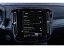 Volvo XC40 B4 Plus Dark | Google Maps | Trekhaak | Verwarmbare voorruit | Geheugen best. stoel | Adaptive Cruise | Stoel-/stuurverwarming | Keyless entry
