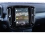 Volvo XC40 B4 Plus Dark | Google Maps | Trekhaak | Verwarmbare voorruit | Geheugen best. stoel | Adaptive Cruise | Stoel-/stuurverwarming | Keyless entry