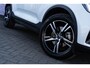 Volvo XC40 B4 Plus Dark | Google Maps | Trekhaak | Verwarmbare voorruit | Geheugen best. stoel | Adaptive Cruise | Stoel-/stuurverwarming | Keyless entry