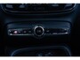 Volvo XC40 B4 Plus Dark | Google Maps | Trekhaak | Verwarmbare voorruit | Geheugen best. stoel | Adaptive Cruise | Stoel-/stuurverwarming | Keyless entry