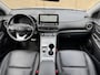 Hyundai Kona Electric EV Premium 64 kWh 3-Fase Lader | Schuif-/Kanteldak | Navigatie | Stoelventilatie + -verwarming | Head-Up Display | Leder | Adapt. Cruise Control | Rijklaarprijs!
