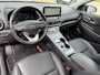 Hyundai Kona Electric EV Premium 64 kWh 3-Fase Lader | Schuif-/Kanteldak | Navigatie | Stoelventilatie + -verwarming | Head-Up Display | Leder | Adapt. Cruise Control | Rijklaarprijs!