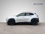 Hyundai Kona Electric EV Premium 64 kWh 3-Fase Lader | Schuif-/Kanteldak | Navigatie | Stoelventilatie + -verwarming | Head-Up Display | Leder | Adapt. Cruise Control | Rijklaarprijs!