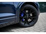Volkswagen Touareg 3.0 V6 TFSi 4WD R-Line VW-garantie 5jaar / 100.000km | Panoramisch schuifdak | Trekhaak elektrisch | Adaptieve Cruise Control | Leder "Puglia" "R-logo' zwart/ blauwe stikking | 22" Lichtmetalen velgen "Estoril", zwart