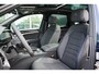 Volkswagen Touareg 3.0 V6 TFSi 4WD R-Line VW-garantie 5jaar / 100.000km | Panoramisch schuifdak | Trekhaak elektrisch | Adaptieve Cruise Control | Leder "Puglia" "R-logo' zwart/ blauwe stikking | 22" Lichtmetalen velgen "Estoril", zwart