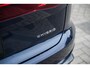 Volkswagen Touareg 3.0 V6 TFSi 4WD R-Line VW-garantie 5jaar / 100.000km | Panoramisch schuifdak | Trekhaak elektrisch | Adaptieve Cruise Control | Leder "Puglia" "R-logo' zwart/ blauwe stikking | 22" Lichtmetalen velgen "Estoril", zwart