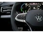 Volkswagen Touareg 3.0 V6 TFSi 4WD R-Line VW-garantie 5jaar / 100.000km | Panoramisch schuifdak | Trekhaak elektrisch | Adaptieve Cruise Control | Leder "Puglia" "R-logo' zwart/ blauwe stikking | 22" Lichtmetalen velgen "Estoril", zwart