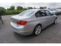BMW 3-Serie 320I 184PK UPGRADE EDITION ORIGINEEL NEDERLANDS NOV 2012 XENON-LED LEDER SPORTSTOELEN NAVIGATIE ECC AIRCO CRUISECONTROL 18INCH LMV BLUETOOTH PARKEERSENSOREN ENZ...