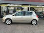 Renault Clio 1.6-16V Initiale met Panorama dak !!! Leder !!! Luxe uitvoering !!!