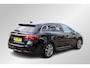 Toyota Avensis Touring Sports 1.8 VVT-i Executive Automaat | Trekhaak | Panoramadak | Navigatie | Clima | Stoelverwarming
