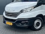 IVECO Daily 35S14 2.3 140 PK E6 / L2H2 / FABRIEKSGAR T/M 23-10-2025 / 40.338 KM / AIRCO / 3-ZITS / 3.5 TONS TREKHAAK