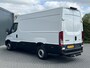 IVECO Daily 35S14 2.3 140 PK E6 / L2H2 / FABRIEKSGAR T/M 23-10-2025 / 40.338 KM / AIRCO / 3-ZITS / 3.5 TONS TREKHAAK