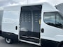 IVECO Daily 35S14 2.3 140 PK E6 / L2H2 / FABRIEKSGAR T/M 23-10-2025 / 40.338 KM / AIRCO / 3-ZITS / 3.5 TONS TREKHAAK
