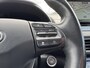 Hyundai Kona Electric EV Premium 64 kWh 3-Fase Lader | Navigatie | Stoelventilatie + -verwarming | Head-Up Display | Leder | Adapt. Cruise Control | Rijklaarprijs!