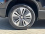 Skoda Karoq 1.5 TSI ACT Business Edition Plus / App connect / Navigatie / Parkeersensoren V+A / Camera / Zwenkbare trekhaak / Fabriek garantie 2027 /