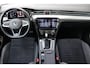 Volkswagen Passat Variant 1.5 TSI Elegance Business R-Line org.NL leer/alc.+el+vw el.klep trekhaak schuifdak