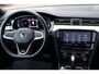 Volkswagen Passat Variant 1.5 TSI Elegance Business R-Line org.NL leer/alc.+el+vw el.klep trekhaak schuifdak