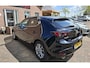 Mazda 3 2.0 e-SkyActiv-X M Hybrid 180 Comfort met Bose. Leder, stoel- & stuurverw, navi, adap.cruise, Bose etc. Prijs rijklaar!