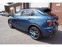 Lynk & Co 01 1.5 261PK! DECEMBER 2022 25x OP VOORRAAD DEALER ONDERHOUDEN 4X ALL SEASON BANDEN 360CAMERA 6,6KHW LADEN PANORAMADAK FULL LED 20INCH ADAPTIEVE CRUISE ANDROID-APPLECARPLAY NAVI STOELVERWARMING PDC V+A CLIMA ENZ...