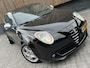 Alfa Romeo MiTo 1.4 T Distinctive 155pk Climate control | Cruise control | Xenon verlichting | 17 inch lichtmetalen velgen| Historie aanwezig | Parkeersensoren achter