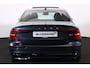 Volvo S60 B4 Plus Dark - Panorama/schuifdak - IntelliSafe Assist & Surround - 360º Camera - Harman/Kardon audio - Adaptieve LED koplampen - Verwarmde voorstoelen, stuur & achterbank - Parkeersensoren voor & achter - Elektr. bedienb. voorstoelen met geheugen - Draadloze tel. lader - Standkachel - 19' LMV