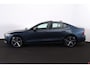 Volvo S60 B4 Plus Dark - Panorama/schuifdak - IntelliSafe Assist & Surround - 360º Camera - Harman/Kardon audio - Adaptieve LED koplampen - Verwarmde voorstoelen, stuur & achterbank - Parkeersensoren voor & achter - Elektr. bedienb. voorstoelen met geheugen - Draadloze tel. lader - Standkachel - 19' LMV