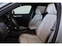 Volvo EX40 Single Motor Core 70 kWh - Parkeercamera achter - Verwarmde voorstoelen & stuur - Draadloze tel. lader - Cruise control - Warmtepomp - Extra getint glas - 19' LMV