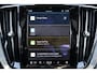 Volvo S60 Recharge T8 AWD Ultimate Dark - LONG RANGE -Panorama/schuifdak - IntelliSafe Assist & Surround - 360º Camera - Bowers & Wilkins audio - Adaptieve LED koplampen - Verwarmde voorstoelen, stuur & achterbank - Parkeersensoren voor & achter - Elektr. bedienb. voorstoelen met geheugen - Head up display - Elektr. inklapbare trekhaak - 19' LMV