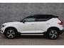 Volvo XC40 1.5 T3 R-Design Adaptieve Cruise Control | BLIS | Schuif-\-kanteldak | Extra getint glas | DAB+ | Parkeersensoren voor + achter | Parkeercamera | Volvo Guard Alarm | Volvo on Call |