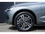 Volvo XC60 B5 Momentum Pro | Elektrisch bedienbare voorstoel | Rear Parking Camera | Led Headlights Bending | Leder Sport | Trekhaak semi elek. inklapbaar | Parking Heater With Timer | 19 "Velgen |