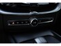 Volvo XC60 B5 Momentum Pro | Elektrisch bedienbare voorstoel | Rear Parking Camera | Led Headlights Bending | Leder Sport | Trekhaak semi elek. inklapbaar | Parking Heater With Timer | 19 "Velgen |