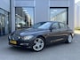 BMW 3-Serie 328i High Executive NL Auto/2e Eig./Voll.Historie/Navi/Clima/Cruise/Head-Up/18"/Afn.Trekhaak