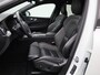 Volvo XC60 2.0 B4 D AWD R-Design | Parkeerverwarming | Schuif-/kanteldak | Trekhaak | Climate Pack | Memoryseats