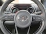 Toyota Yaris 1.5 HYBRID EXECUTIVE NAVI LED-PAKKET STOELVERW. 17"LMV-ZWART APPLE/ANDROID AD-CRUISE PRIVACY-GLASS
