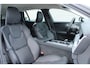 Volvo V60 B4 Automaat Plus Dark | Trekhaak Semi Elektrisch | Parkeer camera | BLIS dodehoekdetectie | Adaptieve Cruise Control met stuurhulp | Google Services | Verwarmbare voor- en achterstoelen | Stuurwielverwarming | 18" lichtmetalen velgen |