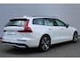 Volvo V60 B4 Automaat Plus Dark | Trekhaak Semi Elektrisch | Parkeer camera | BLIS dodehoekdetectie | Adaptieve Cruise Control met stuurhulp | Google Services | Verwarmbare voor- en achterstoelen | Stuurwielverwarming | 18" lichtmetalen velgen |