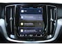 Volvo V60 B4 Automaat Plus Dark | Trekhaak Semi Elektrisch | Parkeer camera | BLIS dodehoekdetectie | Adaptieve Cruise Control met stuurhulp | Google Services | Verwarmbare voor- en achterstoelen | Stuurwielverwarming | 18" lichtmetalen velgen |