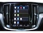 Volvo V60 B4 Automaat Plus Dark | Trekhaak Semi Elektrisch | Parkeer camera | BLIS dodehoekdetectie | Adaptieve Cruise Control met stuurhulp | Google Services | Verwarmbare voor- en achterstoelen | Stuurwielverwarming | 18" lichtmetalen velgen |