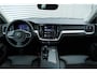 Volvo V60 B4 Automaat Plus Dark | Trekhaak Semi Elektrisch | Parkeer camera | BLIS dodehoekdetectie | Adaptieve Cruise Control met stuurhulp | Google Services | Verwarmbare voor- en achterstoelen | Stuurwielverwarming | 18" lichtmetalen velgen |
